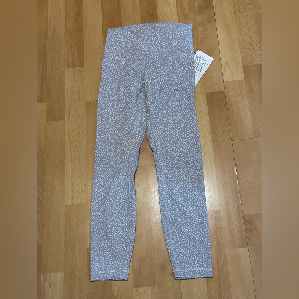 Brand New Lululemon Wunder Train in 25”
